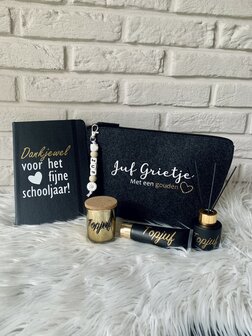 Geschenkset 1 (notitieboekje + pennenzak + sleutelhanger + huisparfum + geurkaars + handcr&egrave;me)