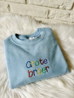 Sweater met regenboognaam (baby)