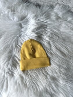 Baby mutsje: oker