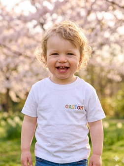 T-shirt met regenboog naam