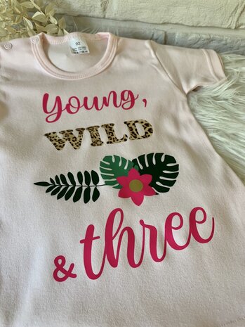 T-shirt verjaardag young, wild & three