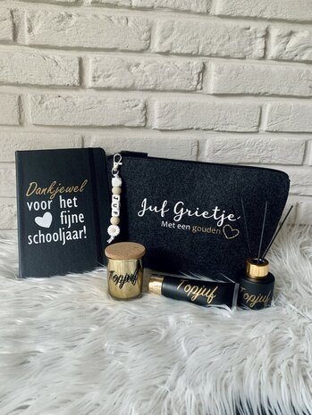 Geschenkset 1 (notitieboekje + pennenzak + sleutelhanger + huisparfum + geurkaars + handcrème)