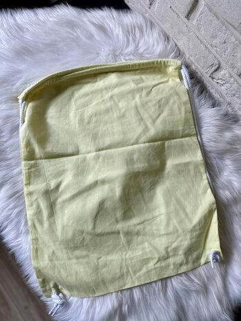 Rugzakje met naam - pastel geel