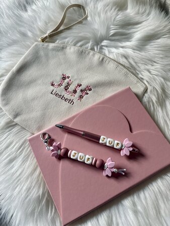 Pennenzak + balpen + sleutelhanger