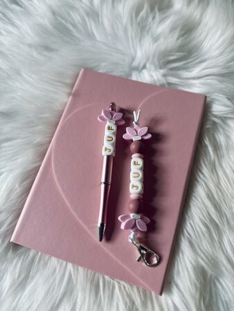 Notitieboekje + balpen + sleutelhanger - roze